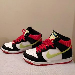 LIKE NWOT SZ 12 NIKE FUNK HIGH VOLT GREEN GEMs.